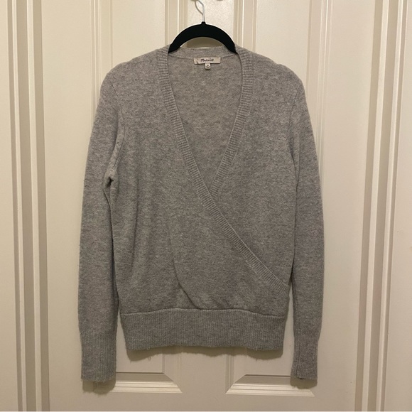 Madewell gray wrap-front pullover sweater made of super cozy yarn. XS - Picture 3 of 8
